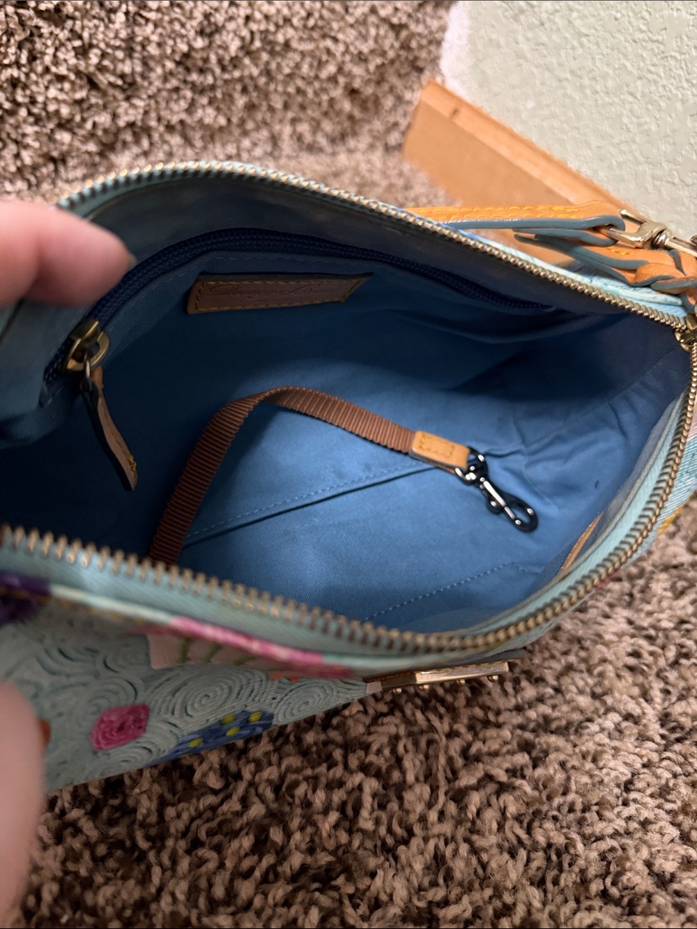 🦆 Dooney & Bourke - Cupcake Barrel Bag - light blue - Picture 7 of 14